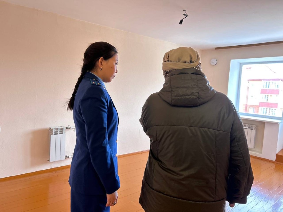 По представлению прокурора Кяхтинского района для ребенка-сироты произведен ремонт в квартире.